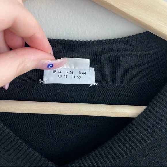 AKRIS PUNTO Women’s Black Cotton V Neck Casual Crochet Bell Sleeve Sweater - Picture 6 of 9